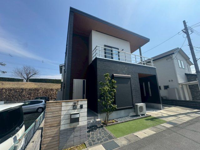 4LDK Modern House with Solar Panels in Himeji, Hyogo - Thumbnail 2