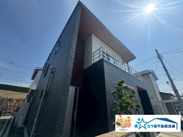 4LDK Modern House with Solar Panels in Himeji, Hyogo - Thumbnail 3