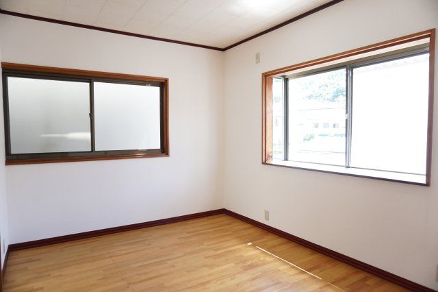 4LDK Detached House for Sale in Daito City, Osaka - Thumbnail 4