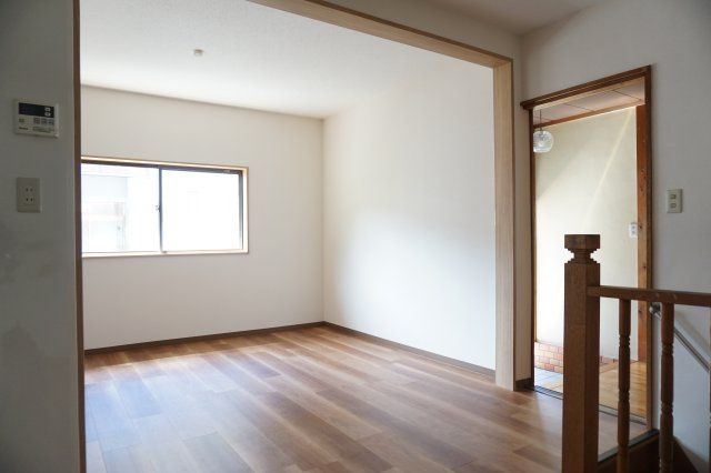 4LDK Detached House for Sale in Daito City, Osaka - Thumbnail 2