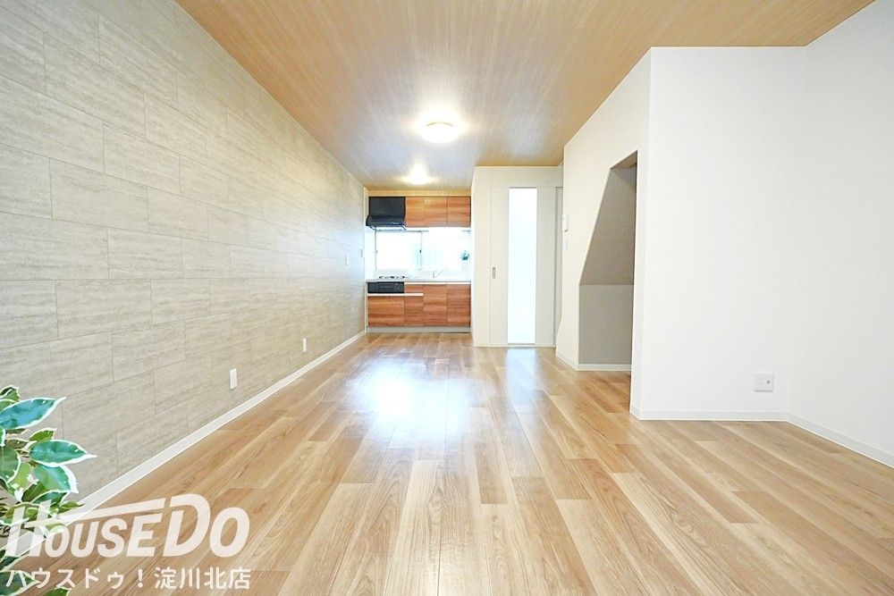 Renovated 3LDK Terrace House Near Kanzakigawa Station, Toyonaka - Thumbnail 3