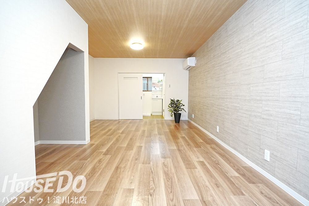 Renovated 3LDK Terrace House Near Kanzakigawa Station, Toyonaka - Thumbnail 4