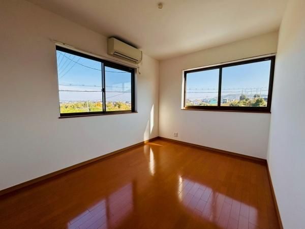 5LDK Family Home Near Mikkamaguchi Station, Kaizuka, Osaka - Thumbnail 3