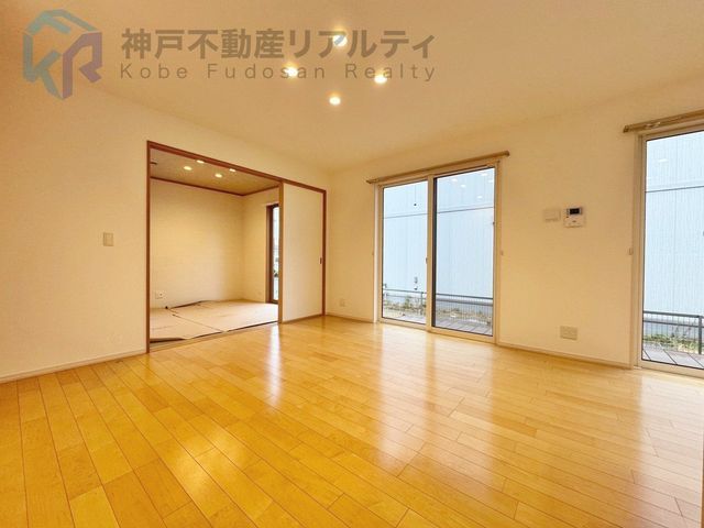 4LDK House with Walk-in Closet & 2 Car Parks in Kobe - Thumbnail 4