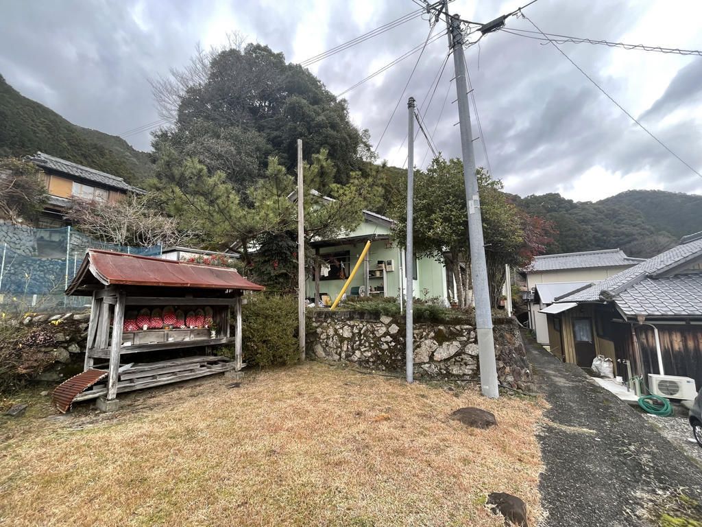 3LDK Wooden House for Sale in Hidakagawa-cho, Wakayama - Thumbnail 2