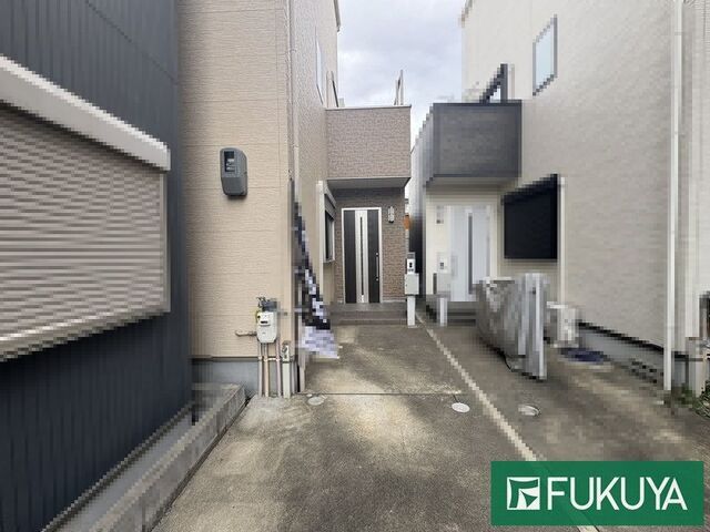 4LDK House for Sale in Toyonaka Near Mikkuni Station - Thumbnail 3