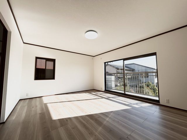 Renovated 5SLDK House Near Higashi-Matsusaka Station - Thumbnail 3