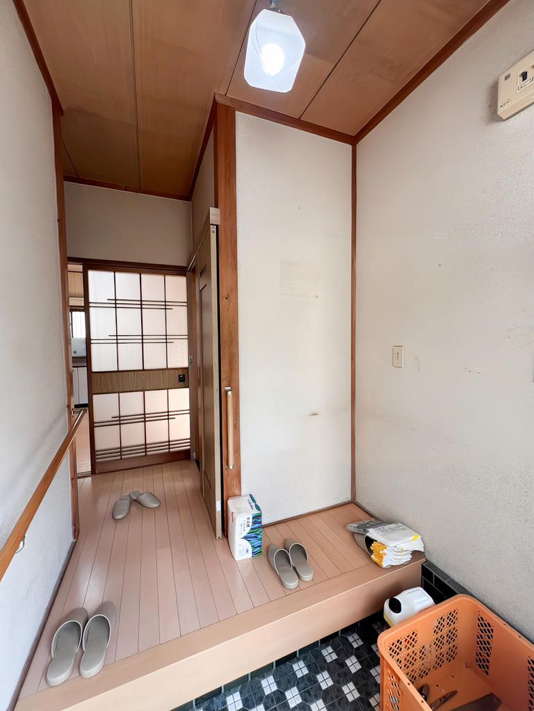 3DK Detached House in Iwade, Wakayama - 3,600,000 Yen - Thumbnail 2