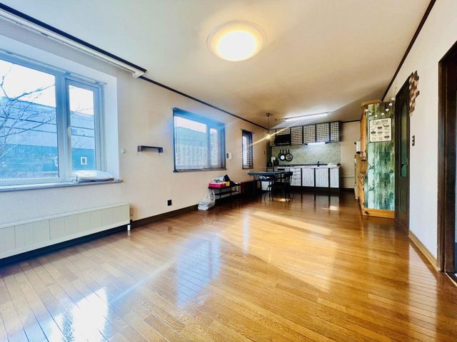 5LDK Corner Lot House for Sale in Ebetsu, Hokkaido - Thumbnail 2