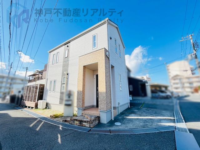 4LDK Detached House with Loft & Deck in Kobe's Tarumi Ward - Thumbnail 2