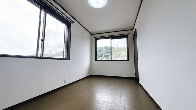 Renovated 5SLDK House in Ikoma, Nara with Large Garden - Thumbnail 3