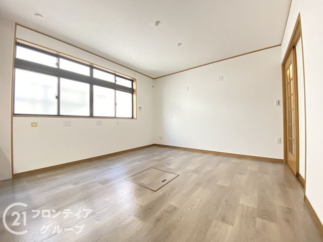 6LDK House for Sale in Hirohata-ku, Himeji, Hyogo - Thumbnail 2