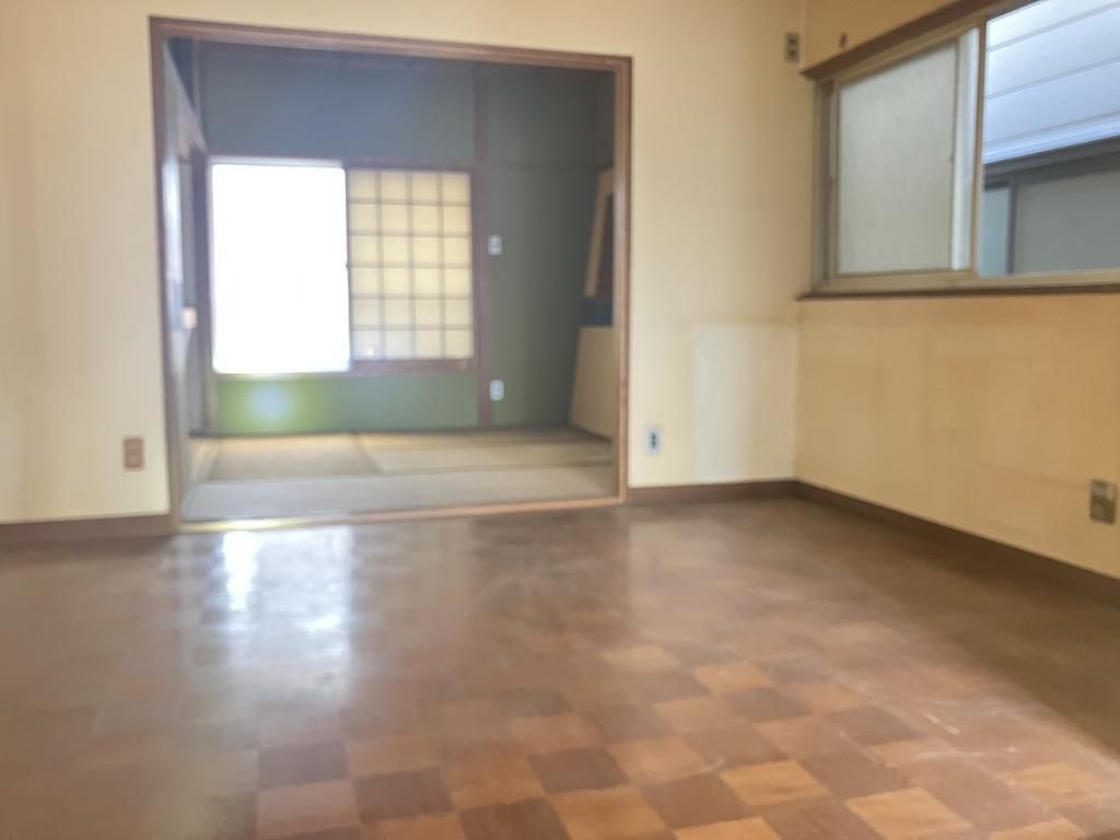 Renovation-Ready 4DK House for Sale in Moriguchi, Osaka - Thumbnail 2