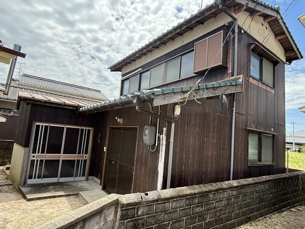 Two Houses for Sale in Hofu City, Yamaguchi - 5LDK & 3DK - Thumbnail 2