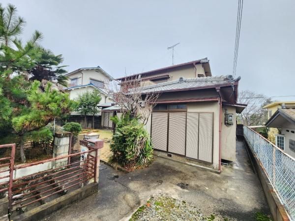 4LDK Detached House with Garden for Sale in Kobe's Kita Ward - Thumbnail 2