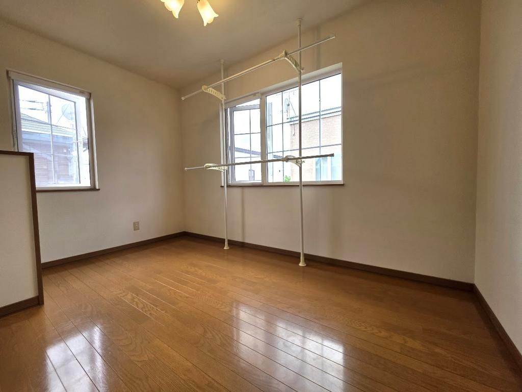 Spacious 3LDK House with Recent Renovations in Ishikari, Hokkaido - Thumbnail 3
