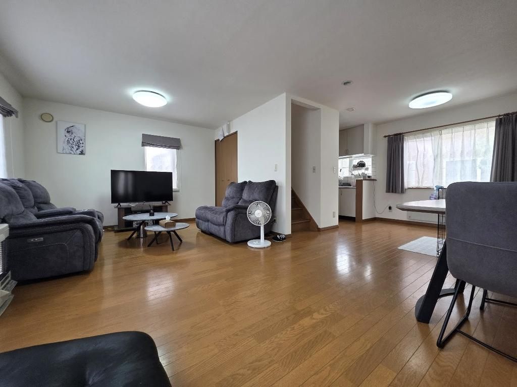 Spacious 3LDK House with Recent Renovations in Ishikari, Hokkaido - Thumbnail 2