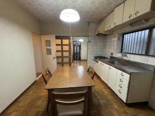 4DK 3-Story Wooden House for Sale in Daito City, Osaka - Thumbnail 4