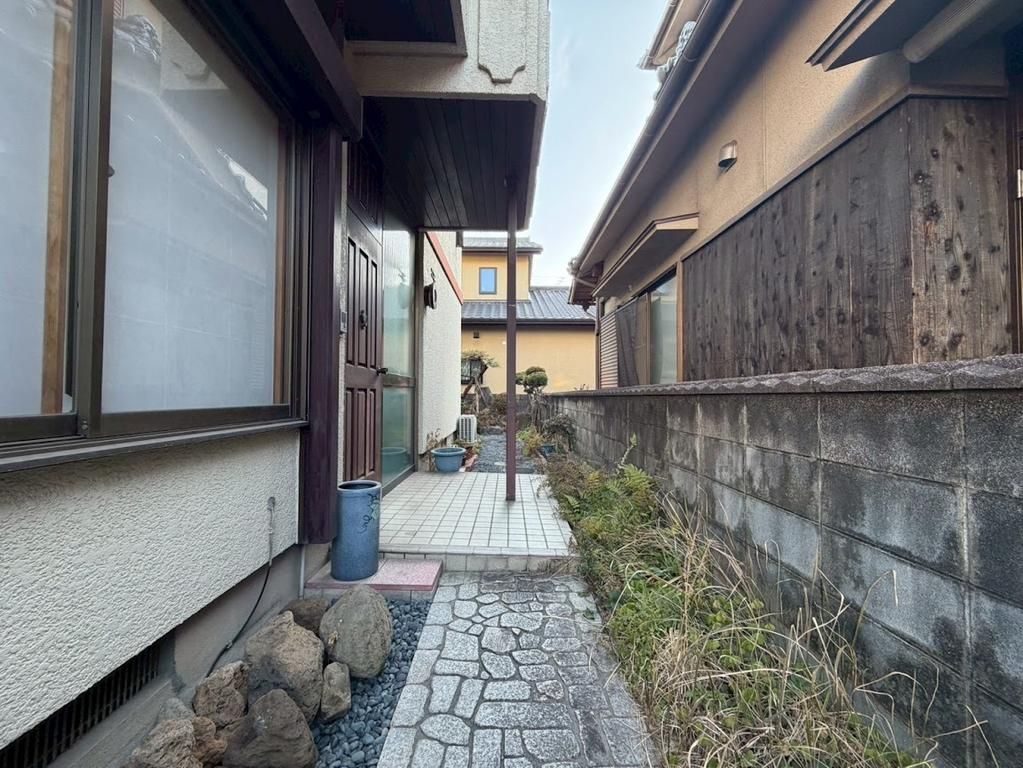 5DK Family House for Sale in Himeji, Hyogo - 155.86 sqm - Thumbnail 2