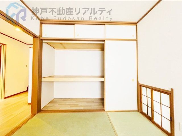Renovated 4LDK House in Kobe Kokuradai with 2 Parking Spaces - Thumbnail 3