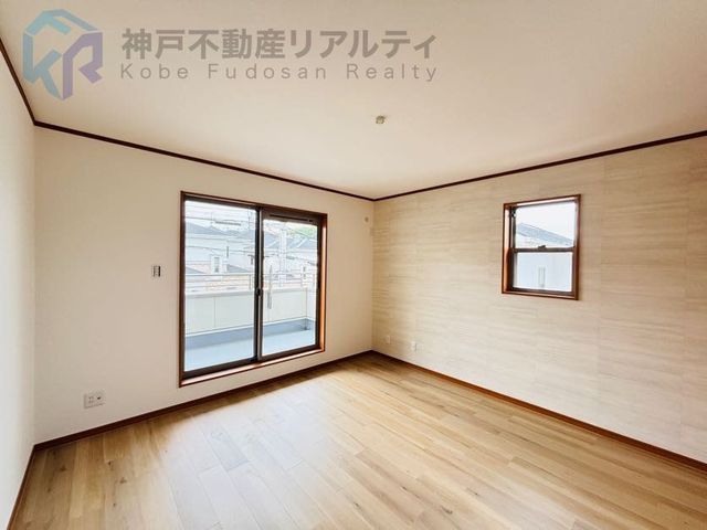 Renovated 4LDK House in Kobe Kokuradai with 2 Parking Spaces - Thumbnail 4