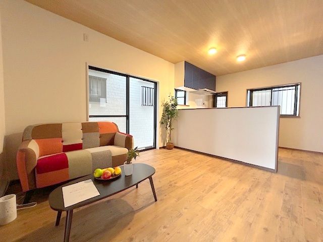 Renovated 5LDK Detached House for Sale in Hirakata, Osaka - Thumbnail 2