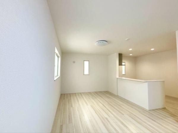 3LDK Modern House for Sale in Izumisano, Osaka - Thumbnail 2