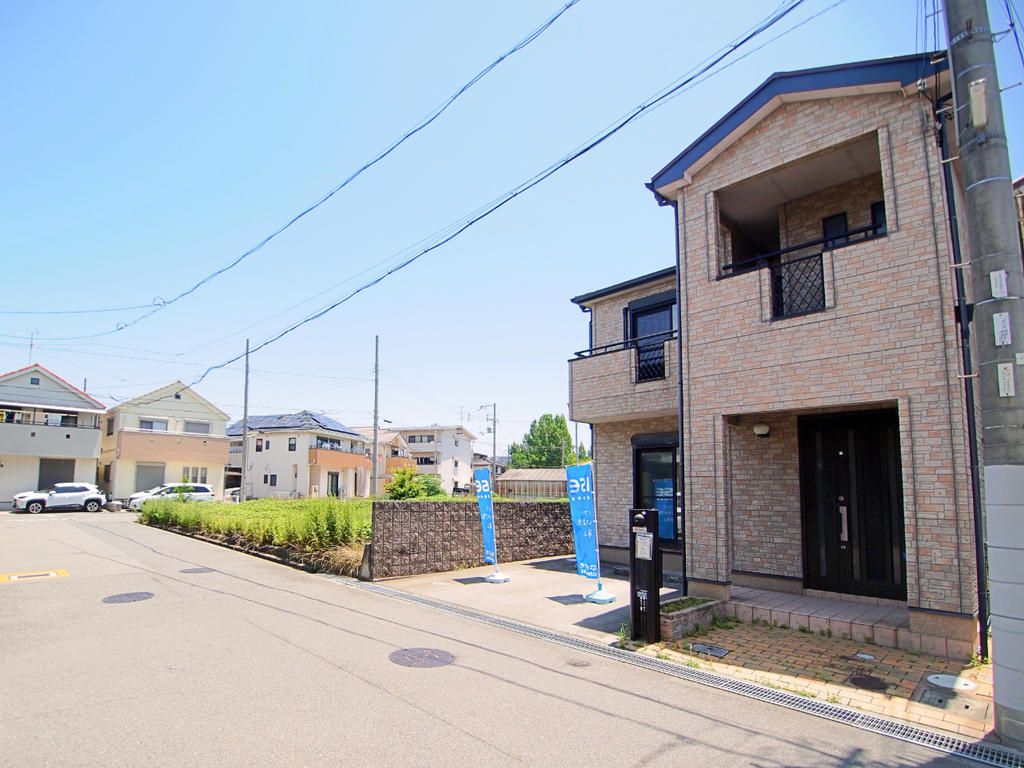 4LDK Wooden House for Sale in Takaishi, Osaka | Near Tomi Station - Thumbnail 2