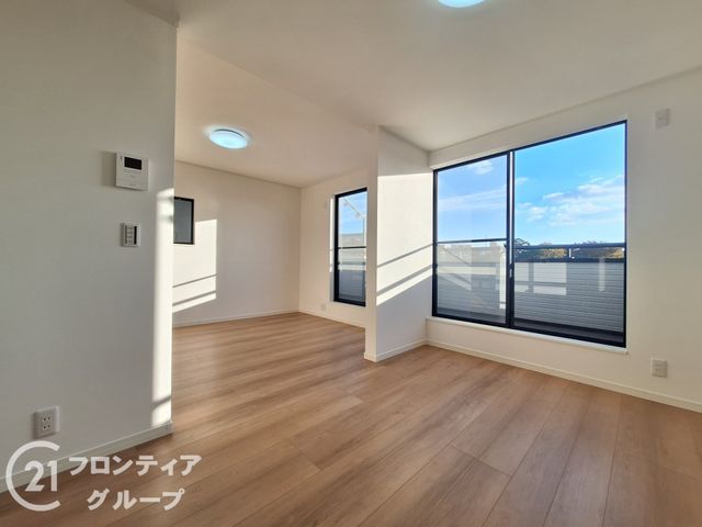 4LDK House with Sea Views in Kobe's Tarumi Ward - Thumbnail 3