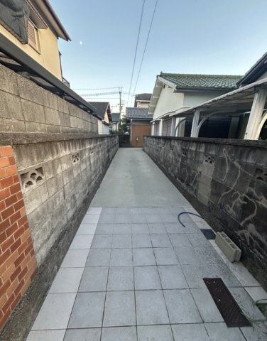 Renovated 2DK House in Wakayama City - 55 sqm on 213 sqm Land - Thumbnail 2