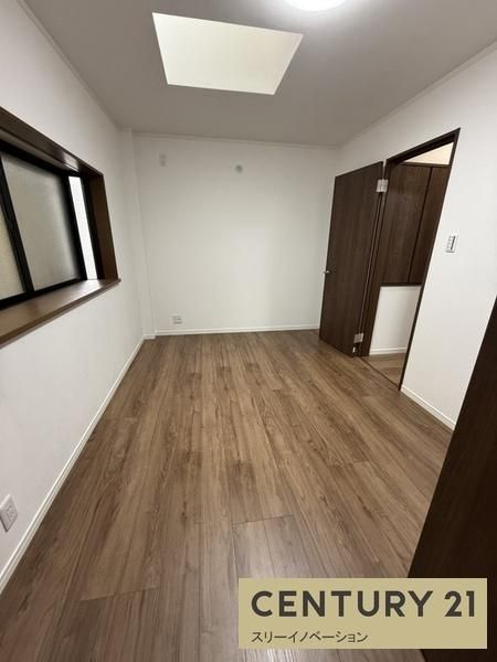 Renovated 4LDK House Near Bentencho Station, Osaka Minato Ward - Thumbnail 3