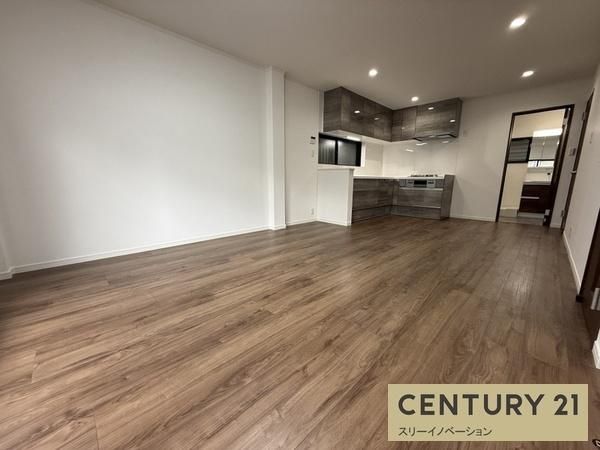 Renovated 4LDK House Near Bentencho Station, Osaka Minato Ward - Thumbnail 2