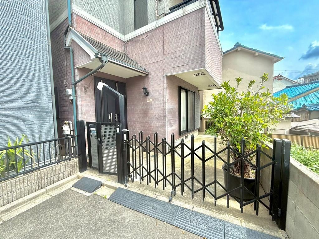 5LDK House for Sale in Matsubara, Osaka - 97.65 sqm - Thumbnail 2
