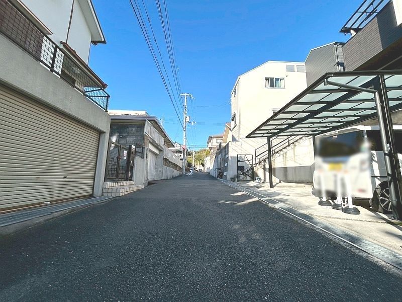 Modern 4LDK House in Takatsuki, Osaka - Hilltop Privacy & Views - Thumbnail 3