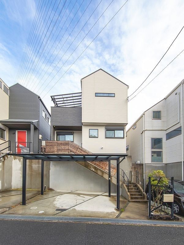 Modern 4LDK House in Takatsuki, Osaka - Hilltop Privacy & Views - Thumbnail 2