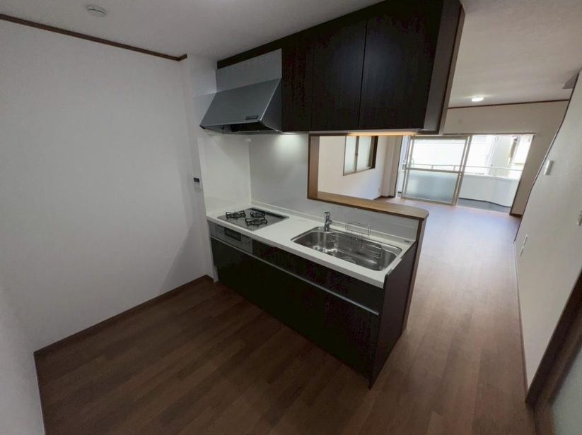 Renovated 4LDK Steel House with Parking in Osaka Kita Ward - Thumbnail 2