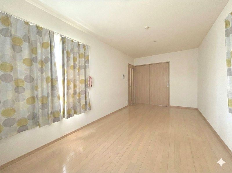 4LDK Detached House for Sale in Takatsuki, Osaka - Thumbnail 2