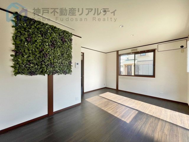 3LDK Lightweight Steel House in Kobe Nishi Ward with 4 Car Parking - Thumbnail 2