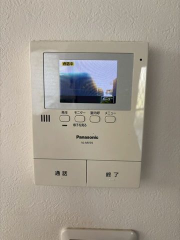 4LDK Corner Lot House with Courtyard in Hannan City, Osaka - Image 1
