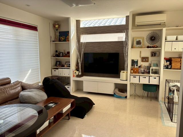 4LDK Corner Lot House with Courtyard in Hannan City, Osaka - Thumbnail 3
