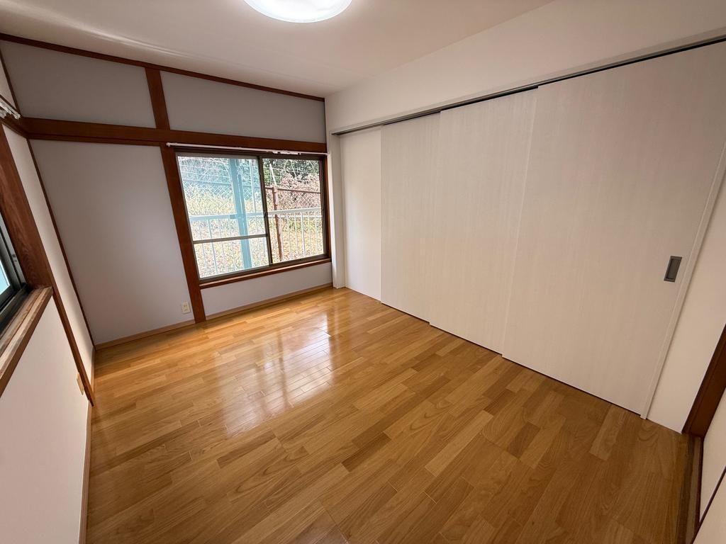 Renovated 4LDK Detached House for Sale in Hirakata, Osaka - Thumbnail 3