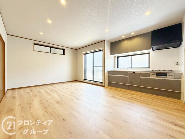 5LDK House for Sale in Moriguchi, Osaka - 110 sqm - Thumbnail 2