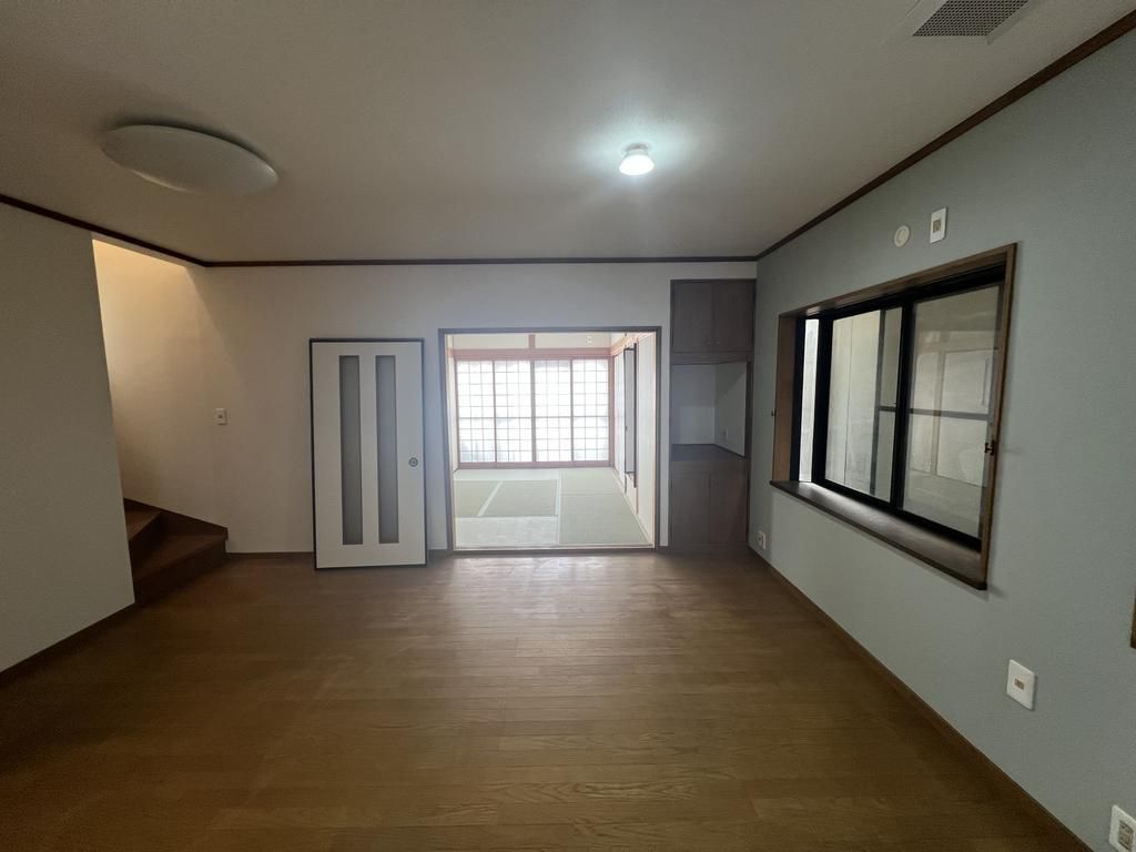 Renovated 3LDK House for Sale in Neyagawa City, Osaka - Thumbnail 3