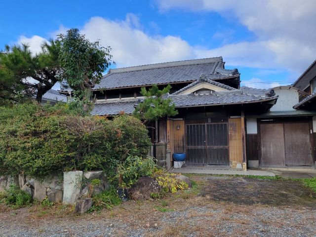 560-Tsubo Countryside House with Detached Room in Taka, Hyogo - Image 1