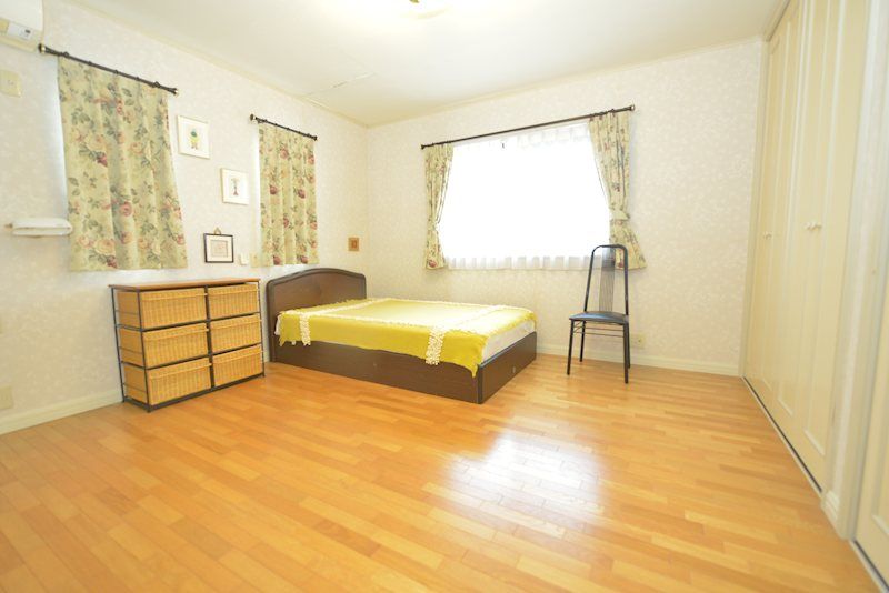 Spacious 5LDK Hebel House in Minoh with Rooftop Terrace - Thumbnail 4