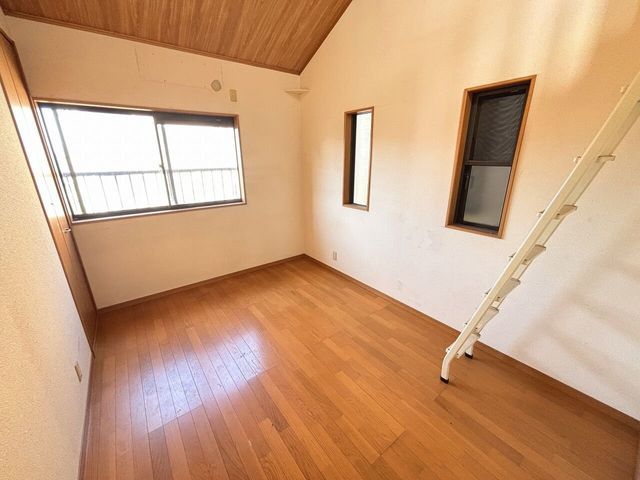 4LDK All-Electric House with Solar Panels for Sale in Katano, Osaka - Thumbnail 4