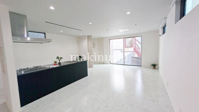 Modern 3SLDK Designer House for Sale in Fujiidera, Osaka - Thumbnail 3