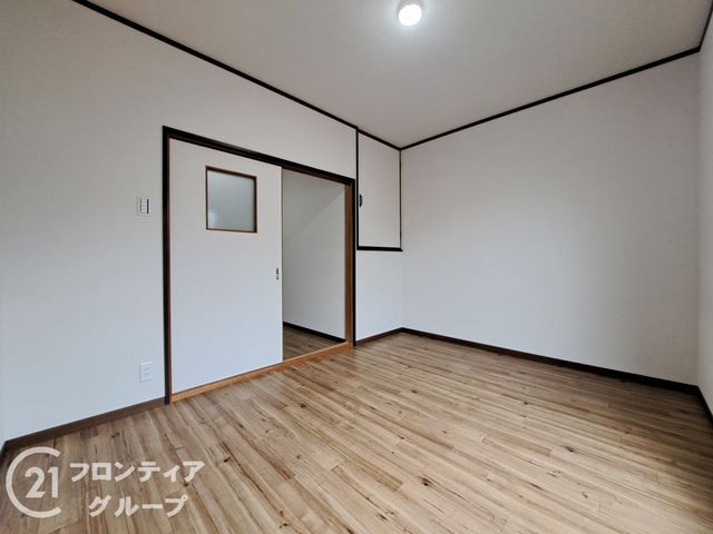 Renovated 4LDK Steel House for Sale in Higashiosaka, Osaka - Thumbnail 2