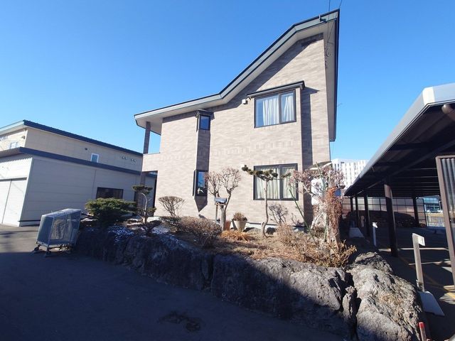 6LDK Family Home with Wood Stove in Obihiro, Hokkaido - Thumbnail 2