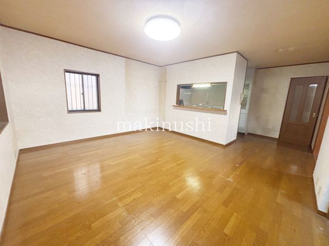3SLDK Wooden House for Sale in Matsubara, Osaka - 12 Min Walk to Station - Thumbnail 4
